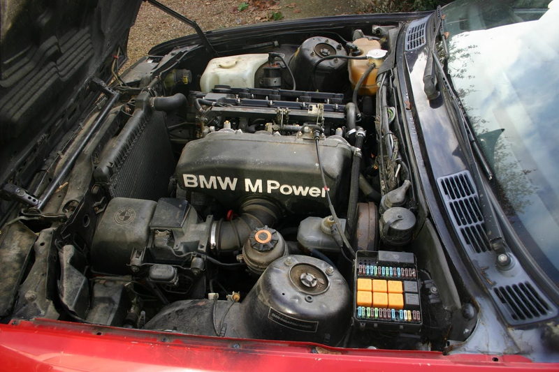Illustration for article titled Here's The Insanely Rare BMW E30 M3 Barn Find Of Your Dreams